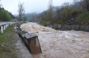 «Կարմիր կամուրջ»–ի մոտ ավտոմեքենան ընկել է գետը