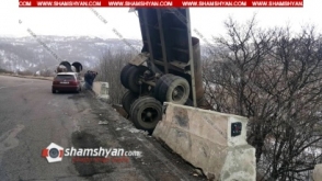 63-ամյա վարորդի Камаз-ը կախվել է Դիլիջանի ոլորանում․ կա վիրավոր