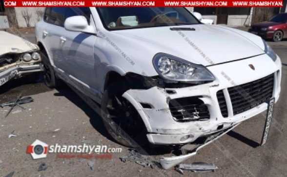 Վանաձորում բախվել են Porsche Cayenne-ն ու 06-ը. կա վիրավոր