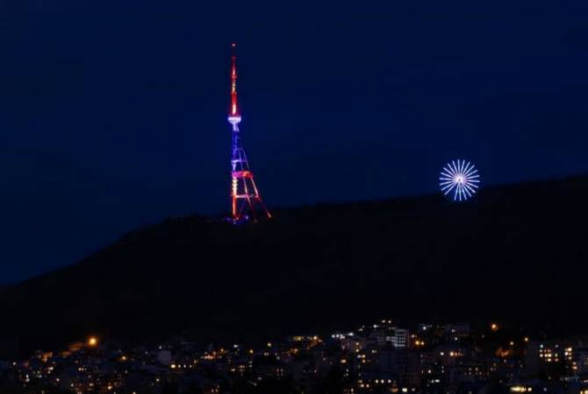 Թբիլիսիի հեռուստաաշտարակը ներկվել է ՀՀ դրոշի գույներով՝ ի նշան համավարակի դեմ պայքարի