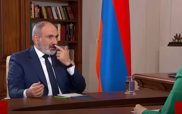 Քանի՞ անգամ է Փաշինյանը կպնում իր քթին հարցազրույցի ընթացքում (տեսանյութ)