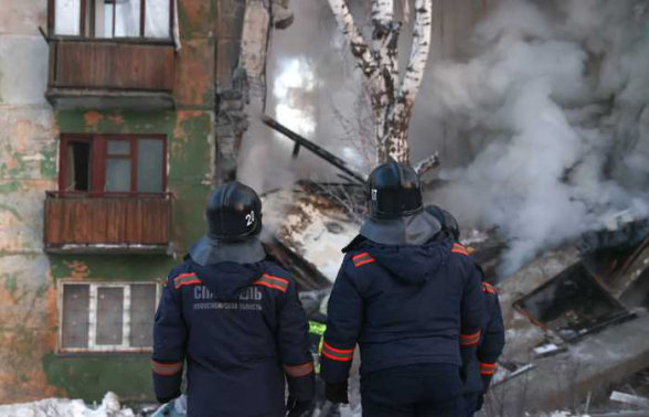 В Новосибирске после взрыва газа обрушились 2 подъезда дома: есть погибшие