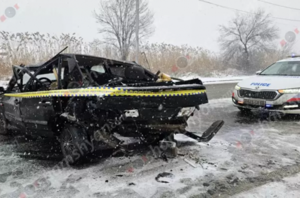 Երևանում բախվել են Opel Corsa-ն ու «ՎԱԶ 2114»-ը․ վերջինի գազաբալոնը պոկվել է ու մի քանի մետր շպրտվել