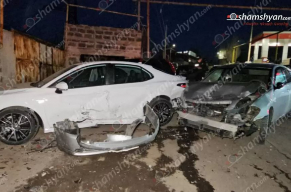 Երևանում անչափահաս տղան, չունենալով վարորդական իրավունք, «Nissan»-ով դուրս է եկել ճանապարհի երթևեկելի գոտուց, և բախվել 4 մեքենայի