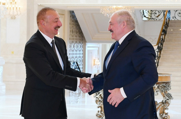 Лукашенко и Алиев посещают оккупированный Арцах