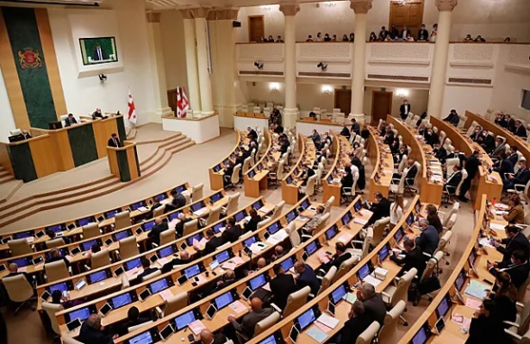 Юридический комитет парламента Грузии поддержал преодоление вето на закон об иноагентах