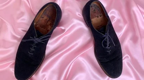 Էլվիս Փրեսլիի հայտնի կապույտ թավշե կոշիկները վաճառվել են ավելի քան 150 000 դոլարով