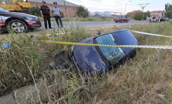 «Opel»-ը կողարջված վիճակում հայտնվել է ջրատարում․ 2 վիրավորներից մեկը 2-ամյա աղջիկ է