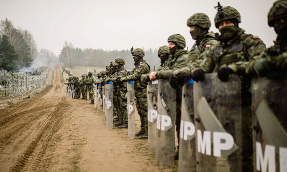 В Польше вступил в силу закон о применении оружия против нелегалов на границе