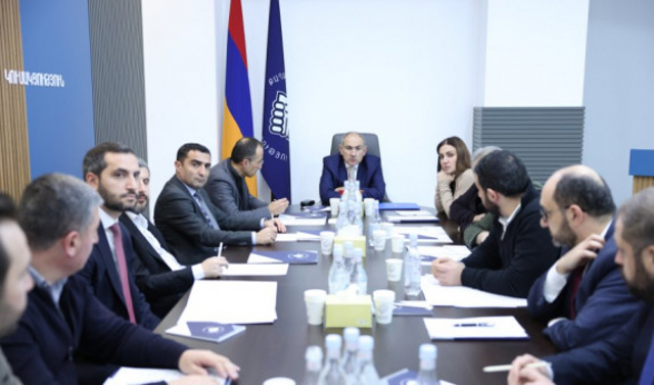 ՔՊ այսօրվա նիստը ավարտվել է քաշքշուքով. ՔՊ-ական Հայկ Սարգսյանն ու Տավուշի մարզպետը Փաշինյանի ներկայությամբ վիճել են